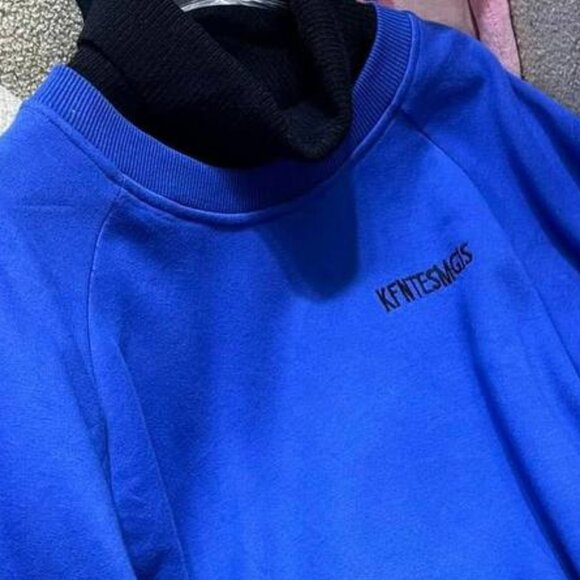 Blue Turtleneck Sweatshirt With Contrast Cuffs - Picture 2 of 3